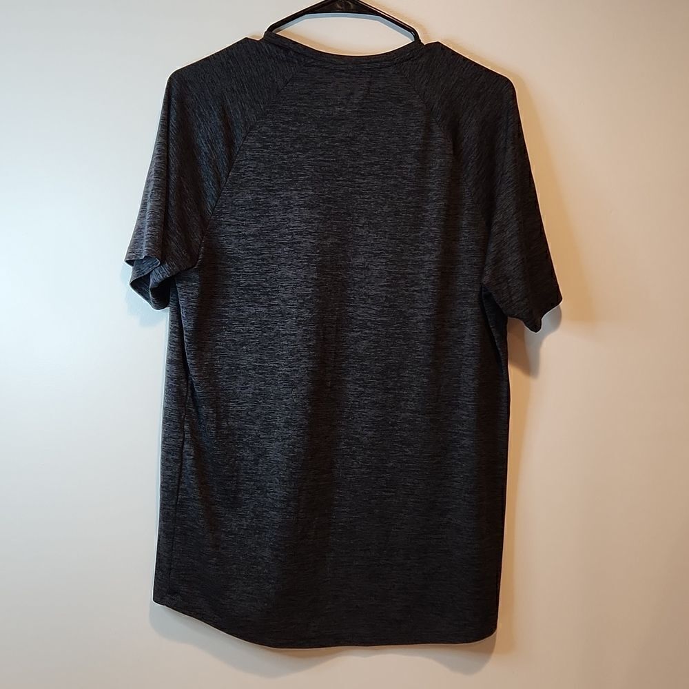 Under Armour The Tech Tee Women's T Shirt Size MD/M/M Charcoal Gray VERY NICE!! - Picture 7 of 7